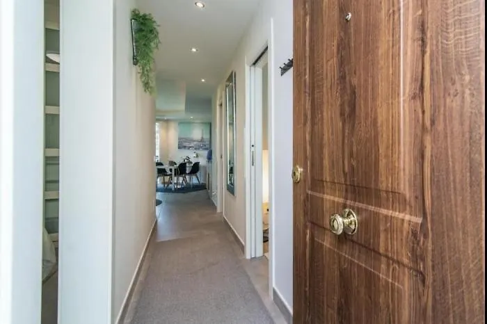 First Floor Apartment With 2 Bed Marbella