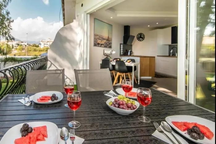 First Floor Apartment With 2 Bed Marbella