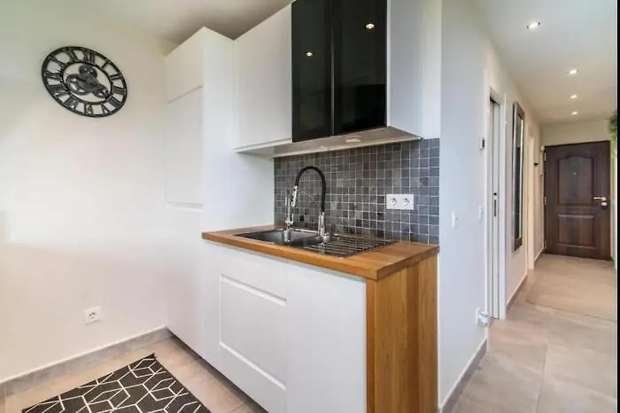 First Floor Apartment With 2 Bed Marbella